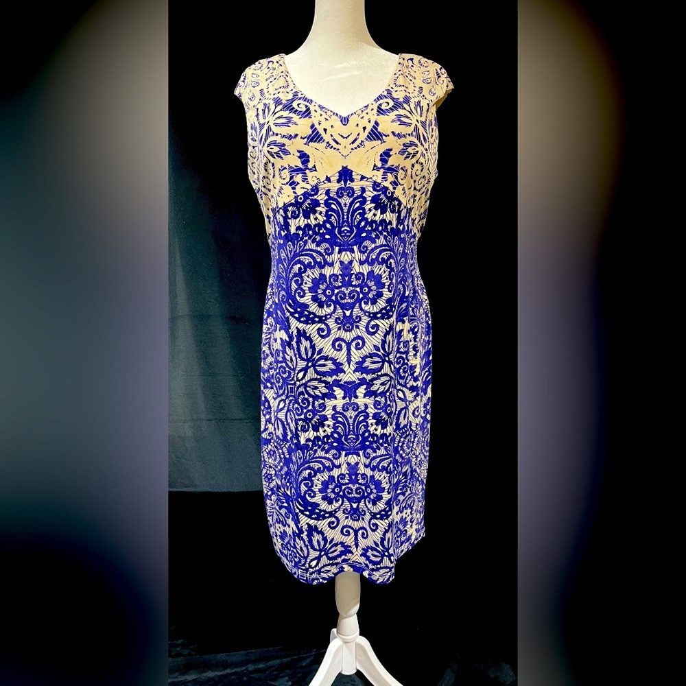 Sophisticated sleeveless lined dress